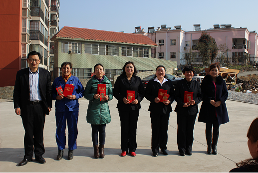賢內(nèi)助家政服務公司在東岳社區(qū)養(yǎng)老服務中心舉行2014年度總結(jié)表彰3.png